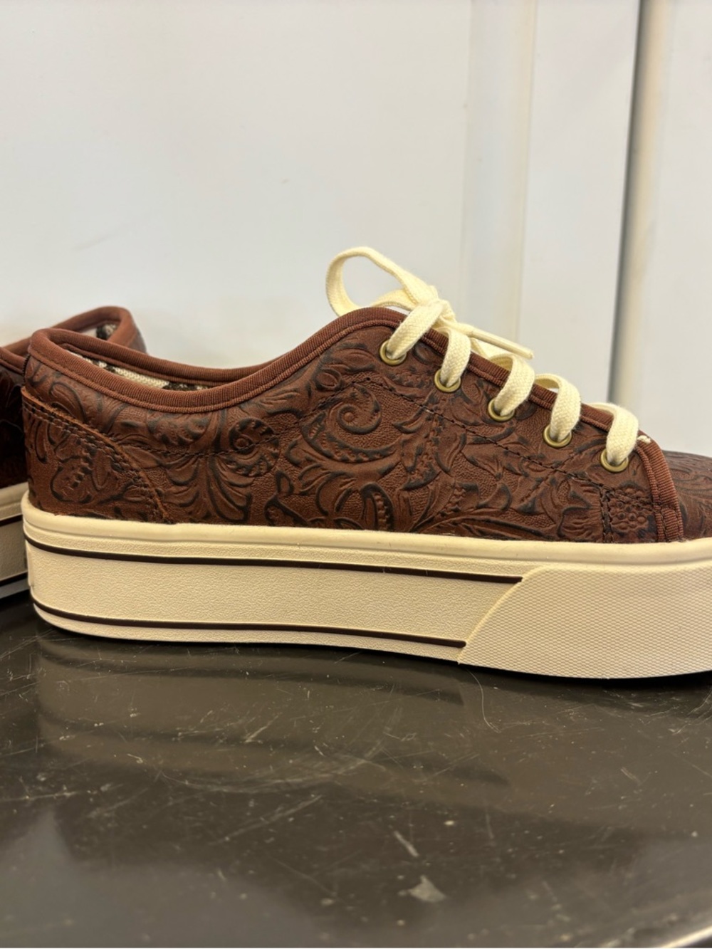 Ariat Cream and Brown Paisley Interior Label - Picture 3 of 5